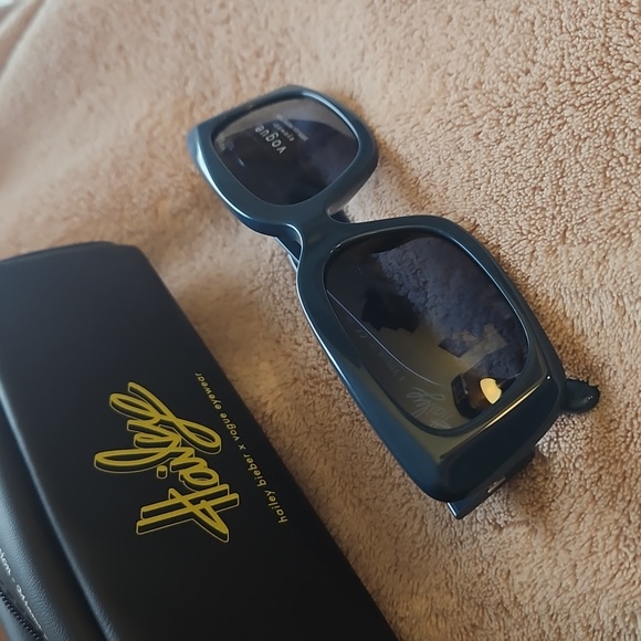 Hailey Bieber Vogue eyewear - Picture 2 of 6